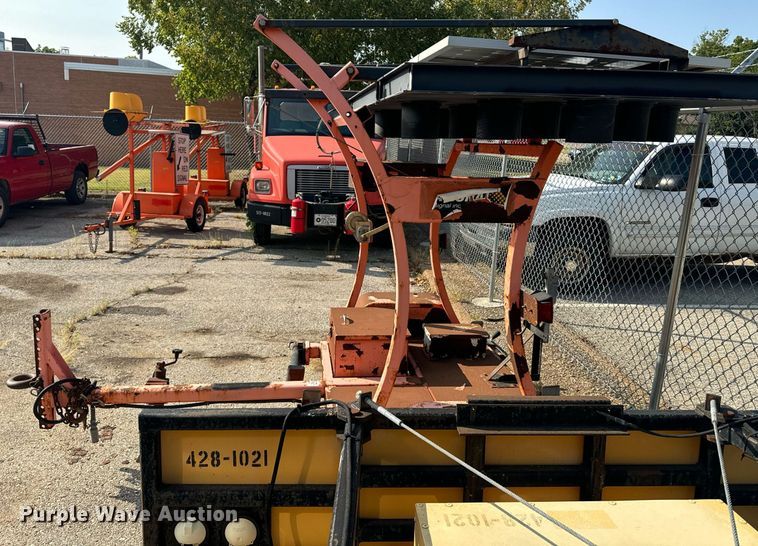 image for item EE7598 National Signal arrow board trailer