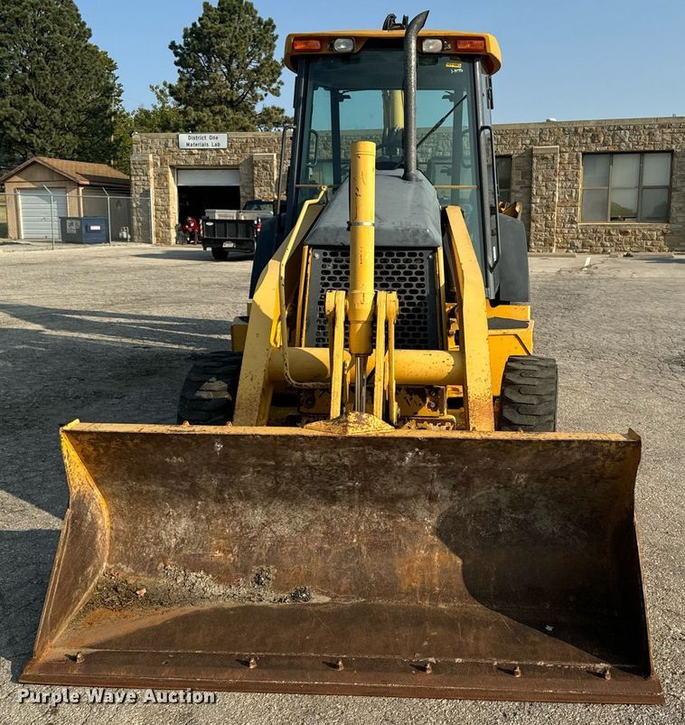 image for item EE7599 2005 John Deere 310G backhoe