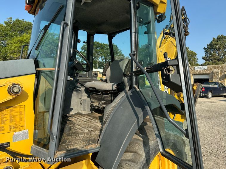 image for item EE7599 2005 John Deere 310G backhoe