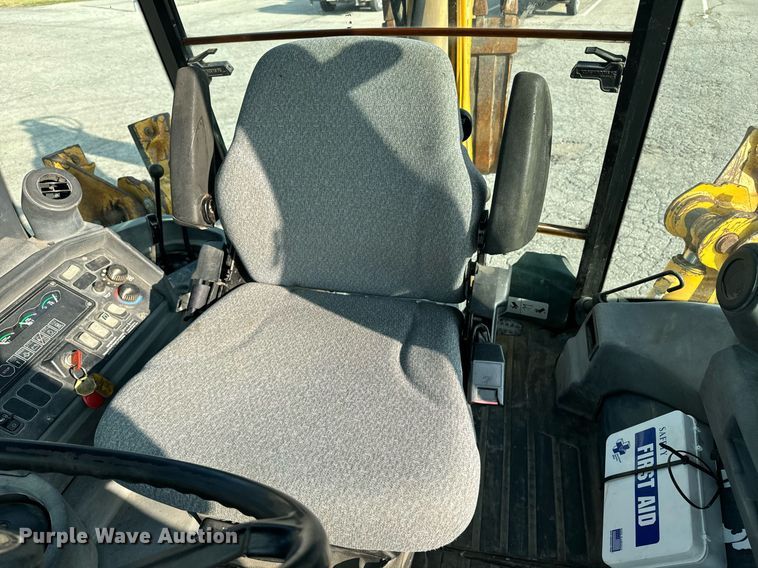 image for item EE7599 2005 John Deere 310G backhoe