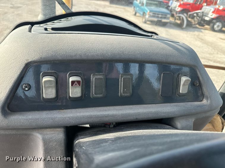 image for item EE7599 2005 John Deere 310G backhoe