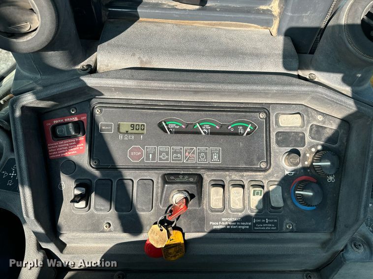 image for item EE7599 2005 John Deere 310G backhoe