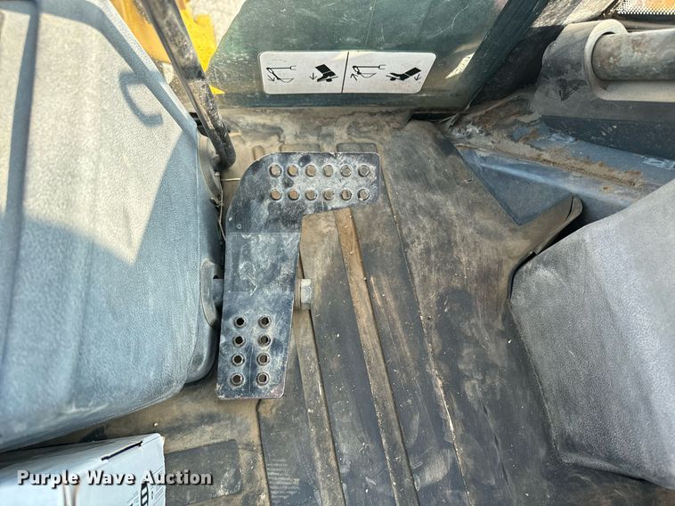 image for item EE7599 2005 John Deere 310G backhoe