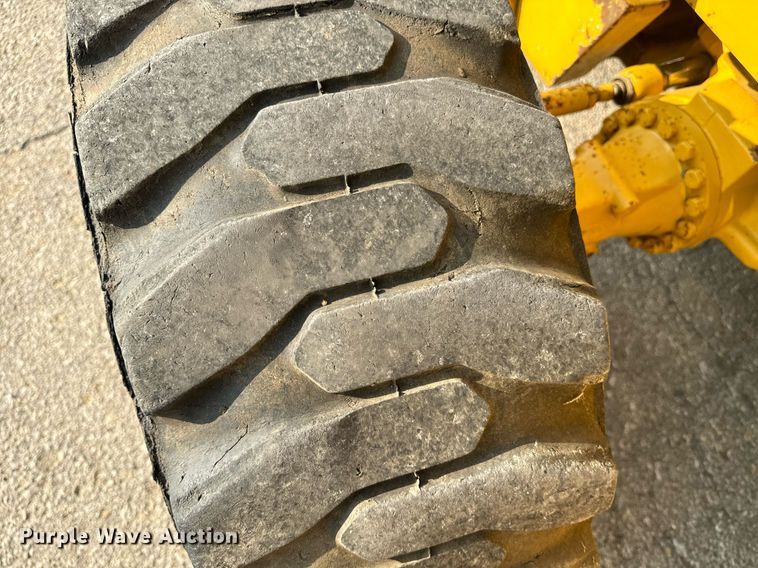 image for item EE7599 2005 John Deere 310G backhoe