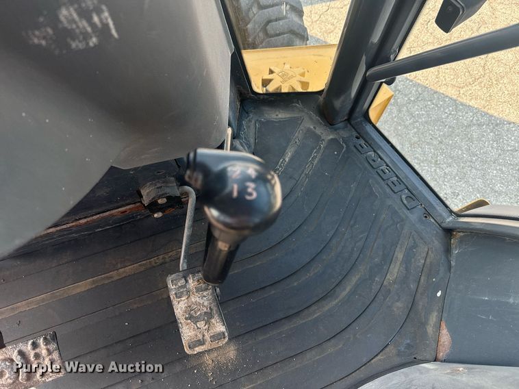 image for item EE7600 2005 John Deere 310G backhoe