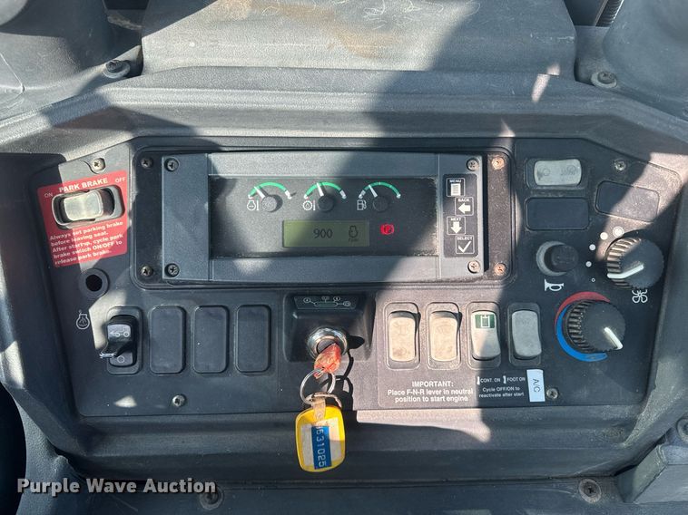 image for item EE7600 2005 John Deere 310G backhoe