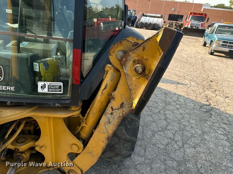 image for item EE7601 2005 John Deere 310G backhoe