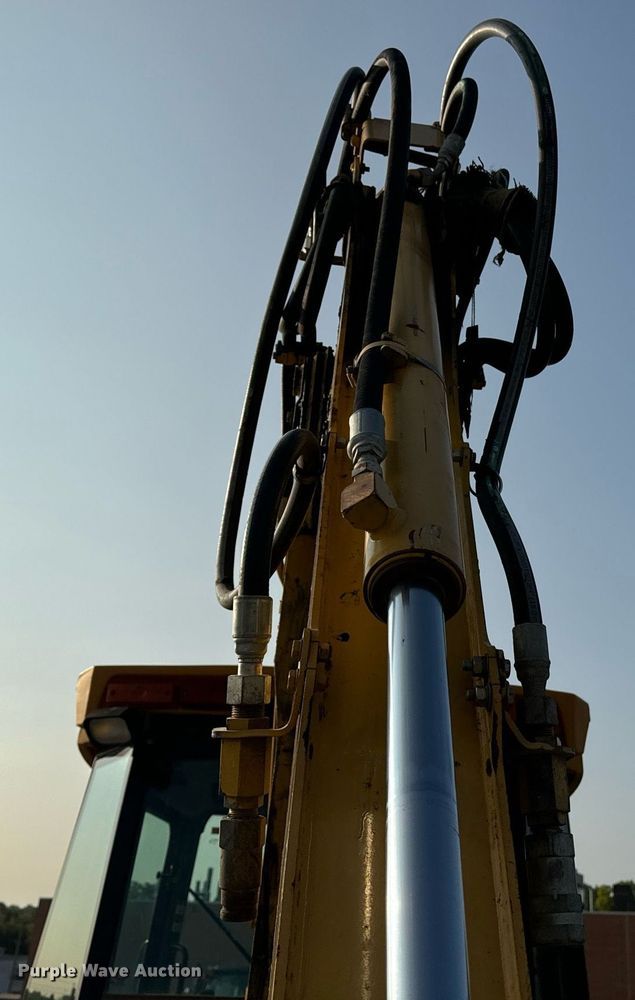 image for item EE7601 2005 John Deere 310G backhoe