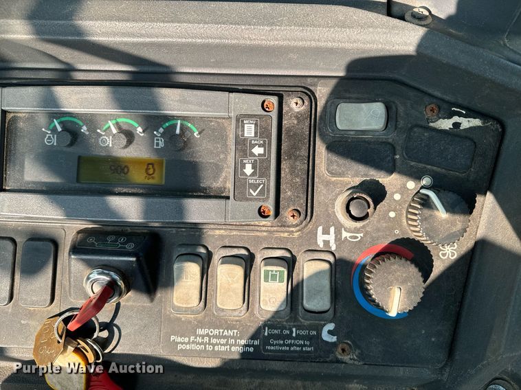 image for item EE7601 2005 John Deere 310G backhoe