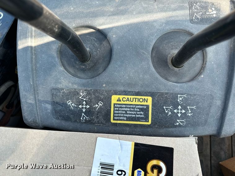 image for item EE7601 2005 John Deere 310G backhoe