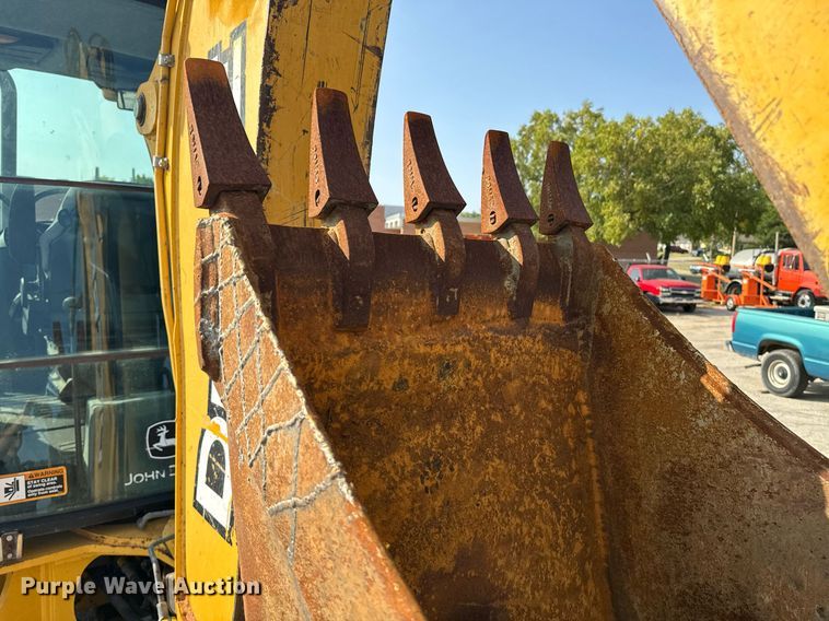 image for item EE7602 2005 John Deere 310G backhoe