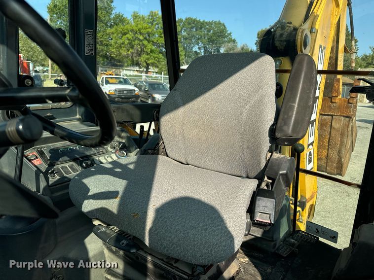 image for item EE7602 2005 John Deere 310G backhoe
