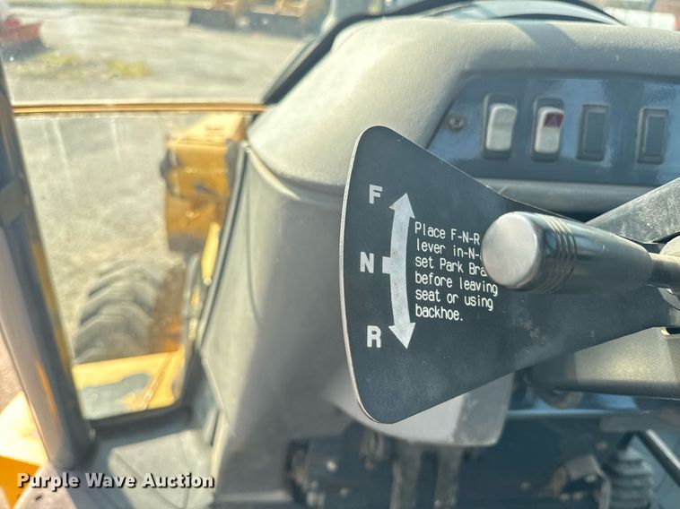 image for item EE7602 2005 John Deere 310G backhoe