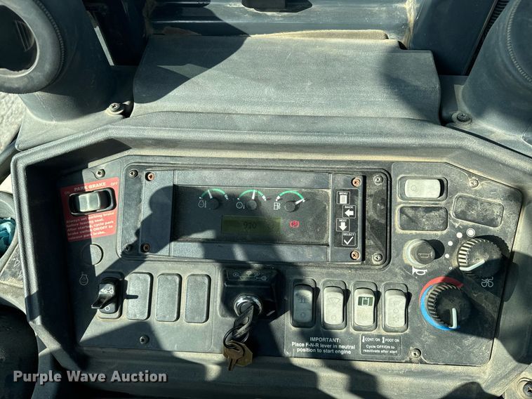 image for item EE7602 2005 John Deere 310G backhoe