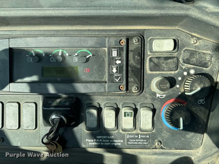 image for item EE7602 2005 John Deere 310G backhoe