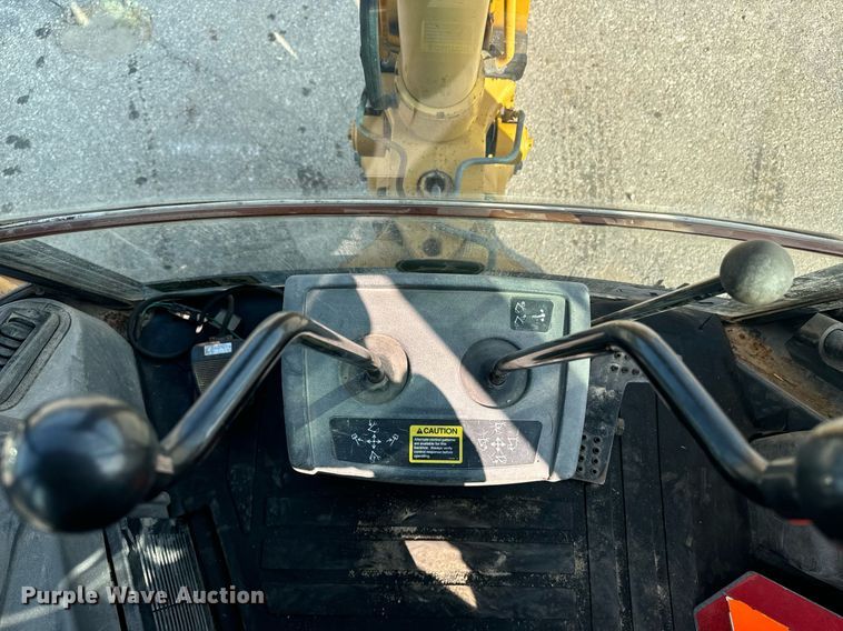 image for item EE7602 2005 John Deere 310G backhoe