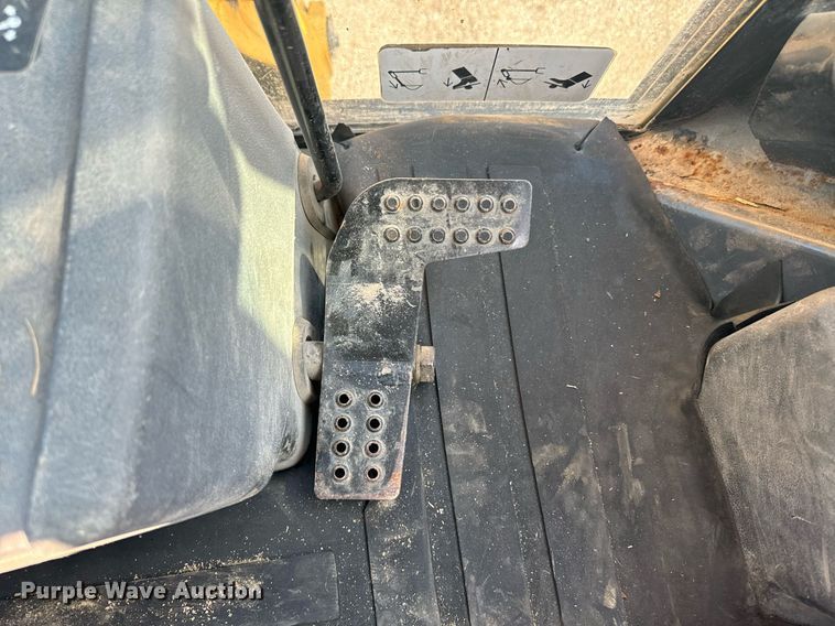 image for item EE7602 2005 John Deere 310G backhoe