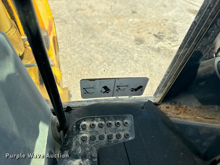 image for item EE7602 2005 John Deere 310G backhoe