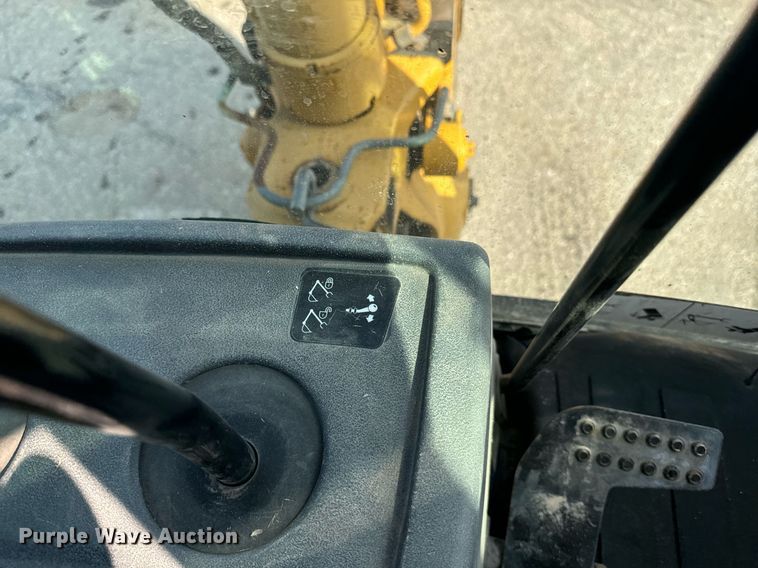 image for item EE7602 2005 John Deere 310G backhoe