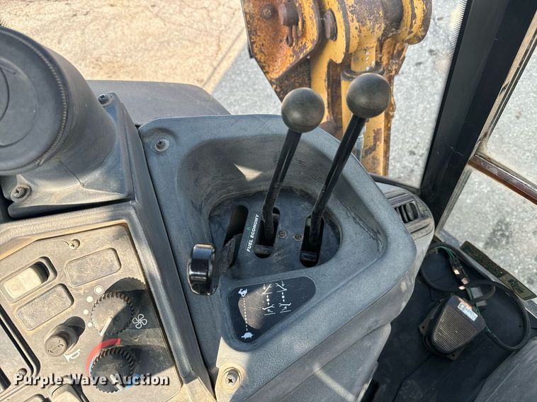 image for item EE7602 2005 John Deere 310G backhoe