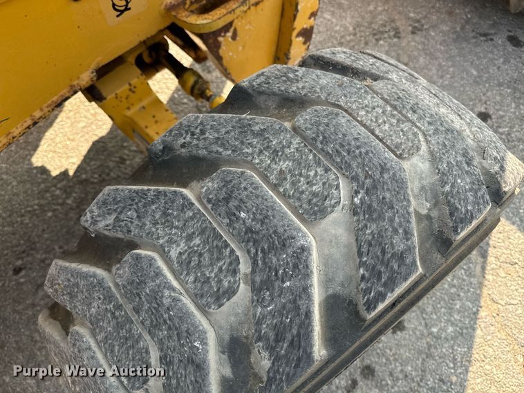 image for item EE7602 2005 John Deere 310G backhoe