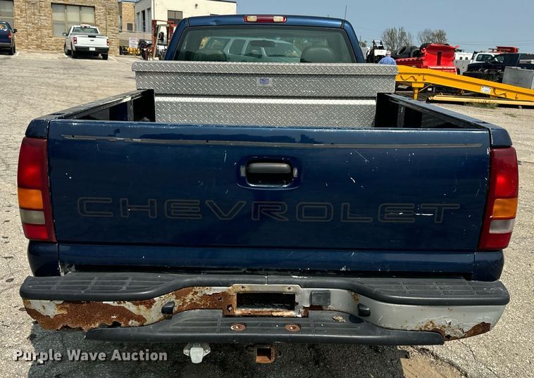 image for item EE7605 2002 Chevrolet Silverado 1500 pickup truck