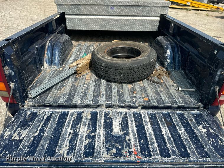 image for item EE7605 2002 Chevrolet Silverado 1500 pickup truck