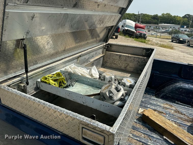 image for item EE7605 2002 Chevrolet Silverado 1500 pickup truck