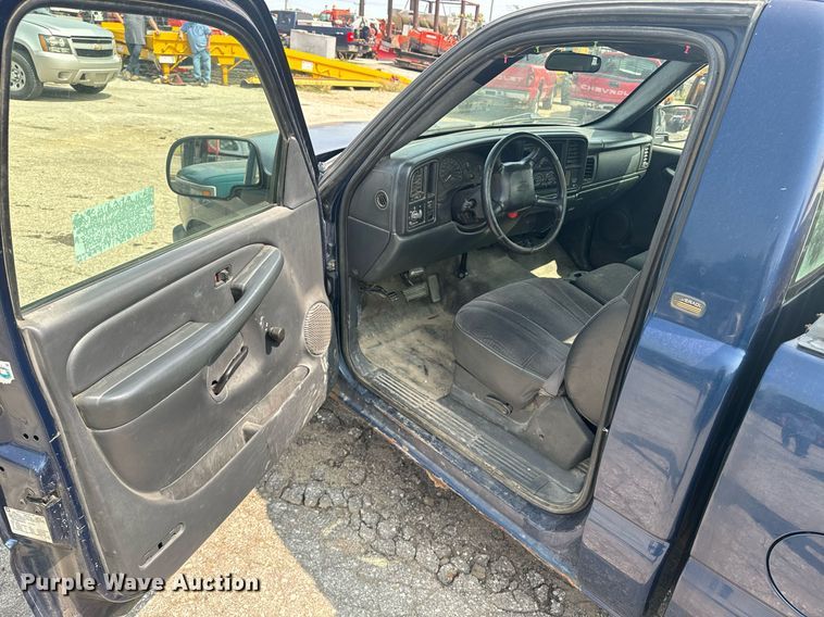 image for item EE7605 2002 Chevrolet Silverado 1500 pickup truck