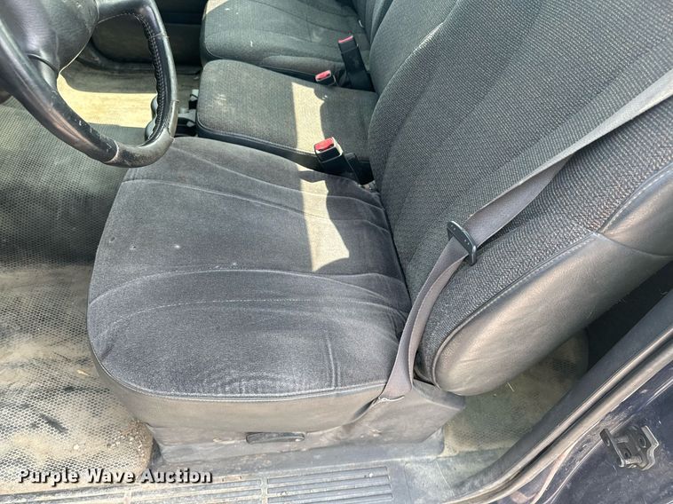 image for item EE7605 2002 Chevrolet Silverado 1500 pickup truck