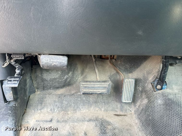 image for item EE7605 2002 Chevrolet Silverado 1500 pickup truck