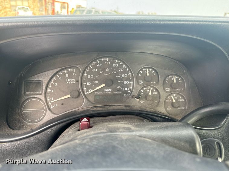 image for item EE7605 2002 Chevrolet Silverado 1500 pickup truck