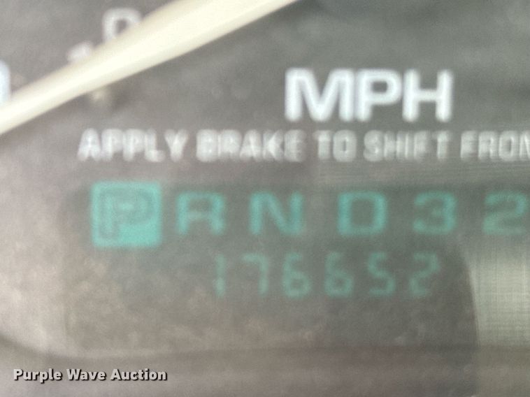 image for item EE7605 2002 Chevrolet Silverado 1500 pickup truck