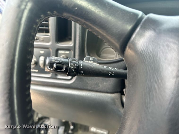 image for item EE7605 2002 Chevrolet Silverado 1500 pickup truck