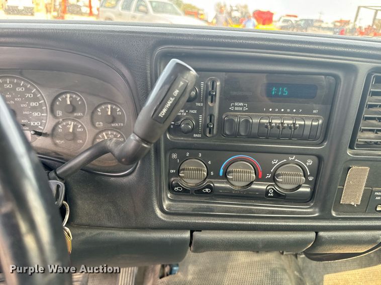 image for item EE7605 2002 Chevrolet Silverado 1500 pickup truck