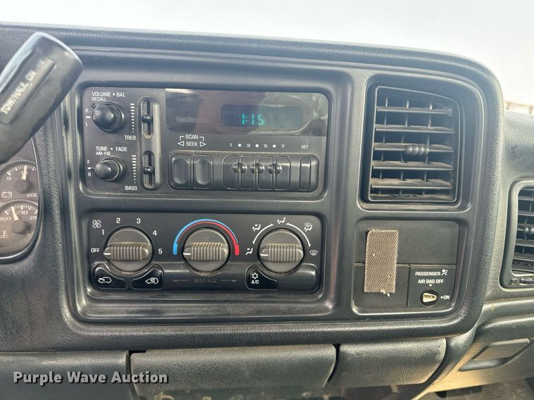 image for item EE7605 2002 Chevrolet Silverado 1500 pickup truck