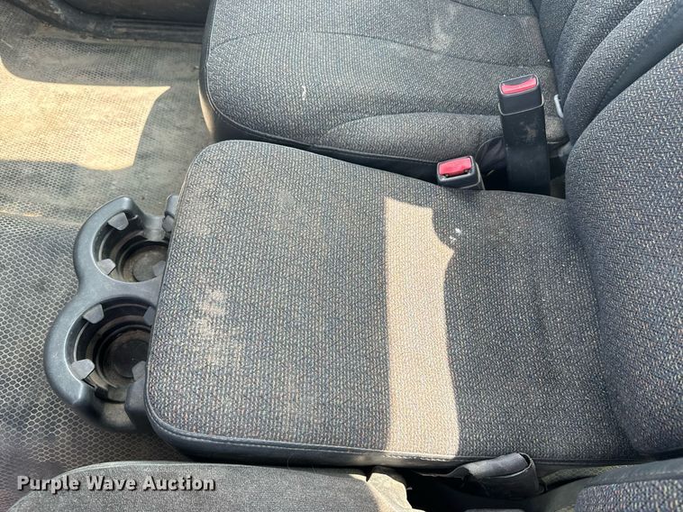 image for item EE7605 2002 Chevrolet Silverado 1500 pickup truck