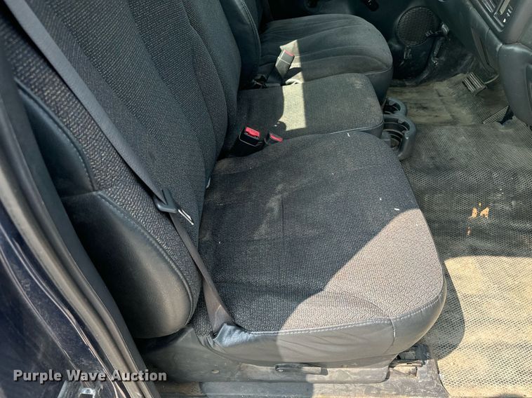 image for item EE7605 2002 Chevrolet Silverado 1500 pickup truck