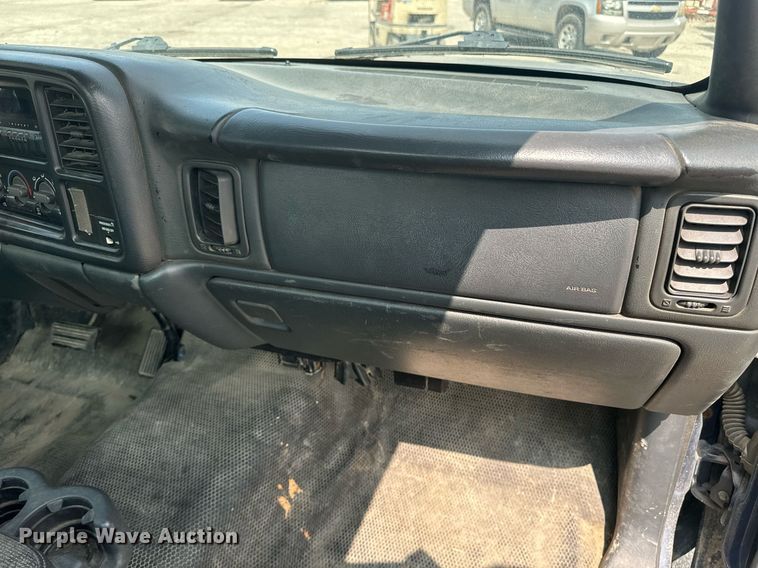 image for item EE7605 2002 Chevrolet Silverado 1500 pickup truck