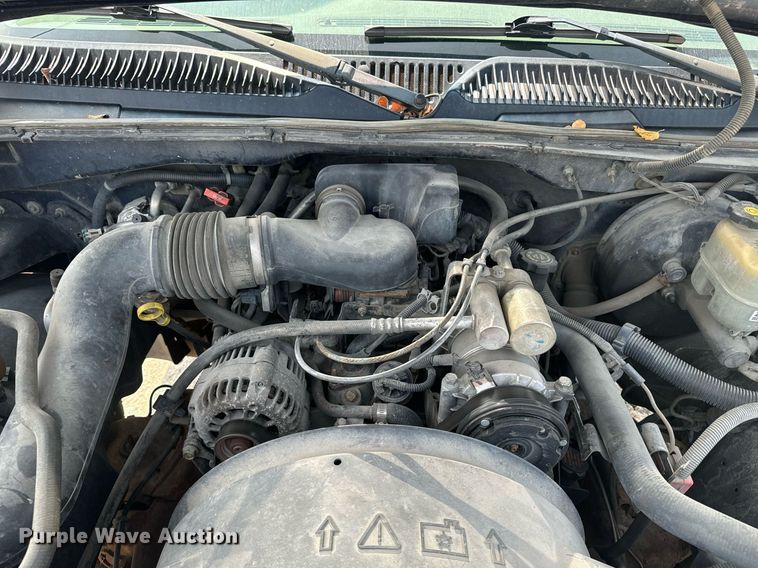 image for item EE7605 2002 Chevrolet Silverado 1500 pickup truck