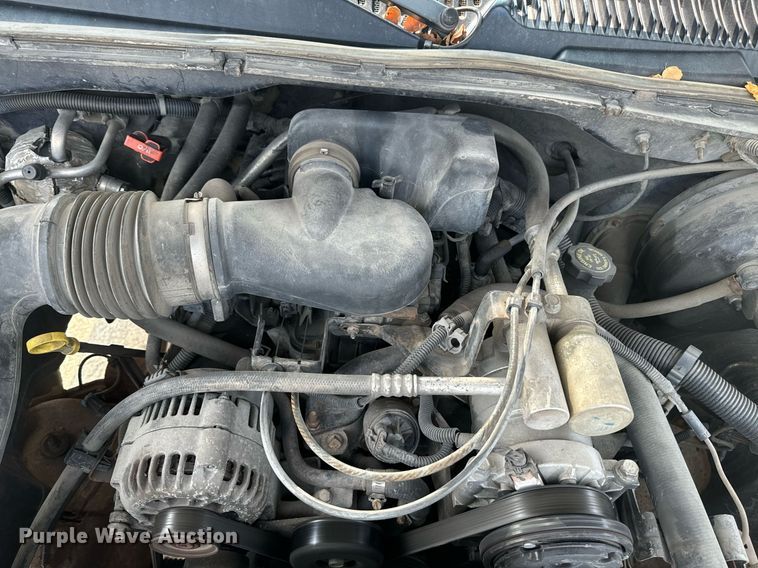 image for item EE7605 2002 Chevrolet Silverado 1500 pickup truck