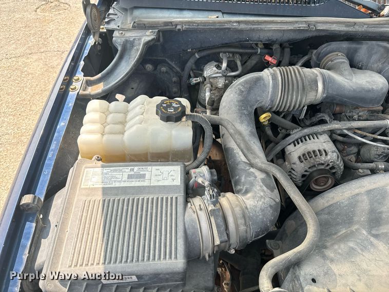 image for item EE7605 2002 Chevrolet Silverado 1500 pickup truck