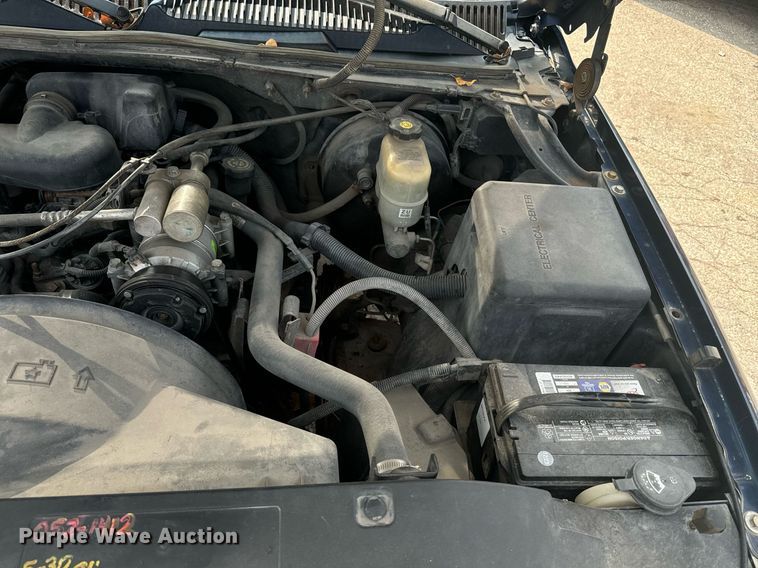 image for item EE7605 2002 Chevrolet Silverado 1500 pickup truck