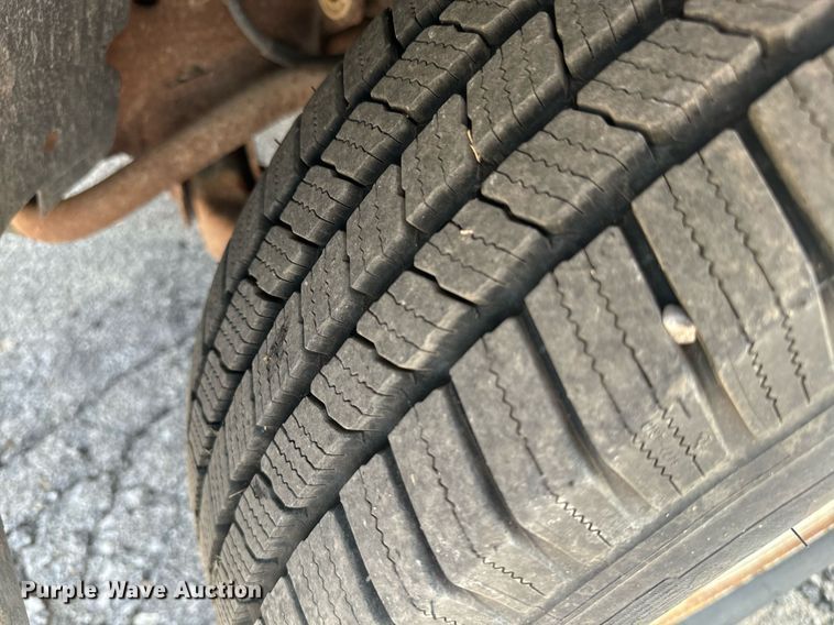 image for item EE7605 2002 Chevrolet Silverado 1500 pickup truck