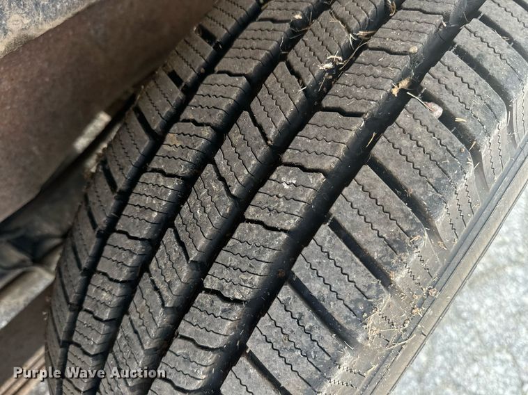 image for item EE7605 2002 Chevrolet Silverado 1500 pickup truck