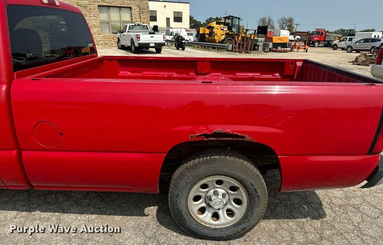 image for item EE7607 2006 Chevrolet Silverado 1500 pickup truck