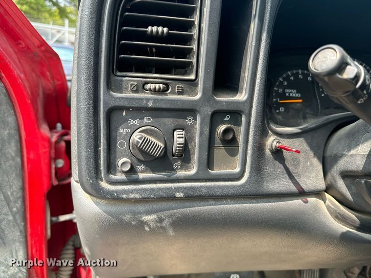 image for item EE7607 2006 Chevrolet Silverado 1500 pickup truck