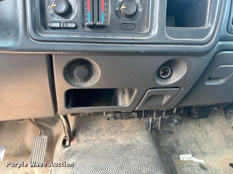 image for item EE7607 2006 Chevrolet Silverado 1500 pickup truck