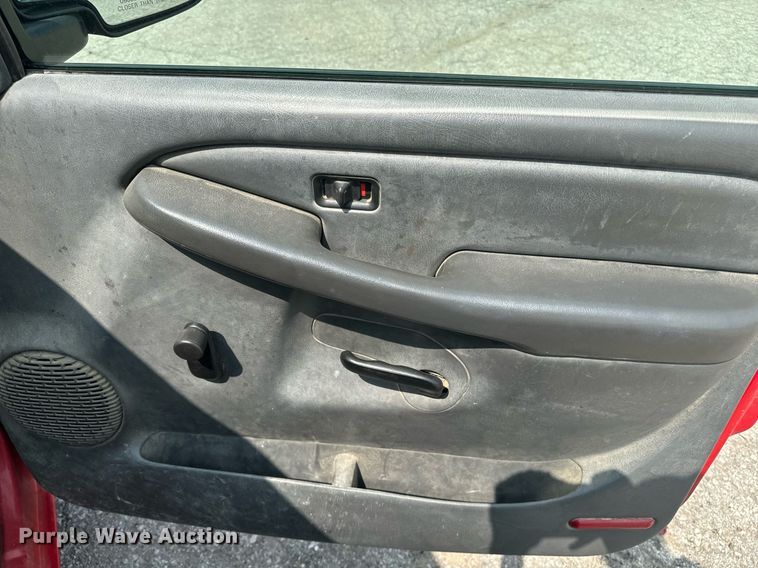 image for item EE7607 2006 Chevrolet Silverado 1500 pickup truck