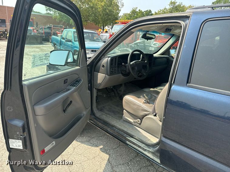 image for item EE7612 2006 Chevrolet Suburban 2500 SUV